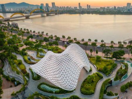 Hong Kong Billionaire Cheng Family Takes Control of Vietnam Casino Resort