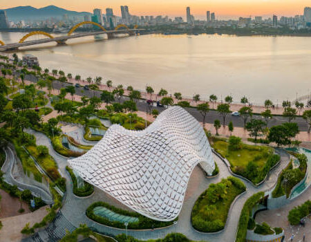 Hong Kong Billionaire Cheng Family Takes Control of Vietnam Casino Resort